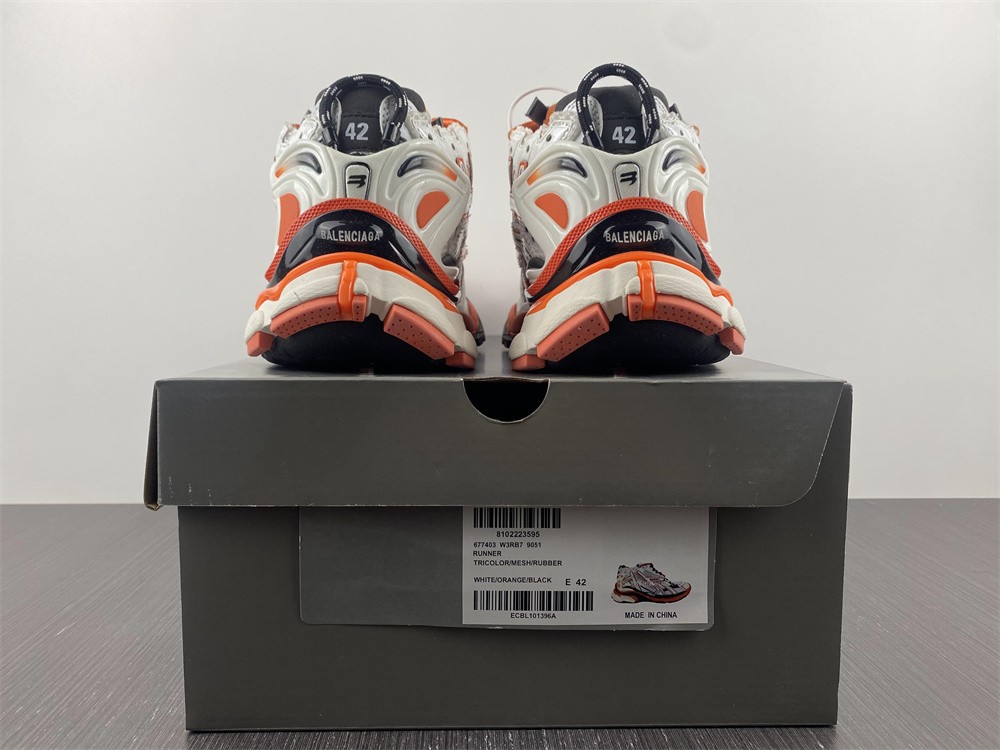 BALENCIAGA -Runner 7.0
