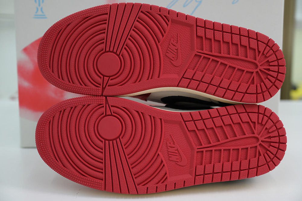 Jordan 1 Retro Low OG Trophy Room Away FN0432-100