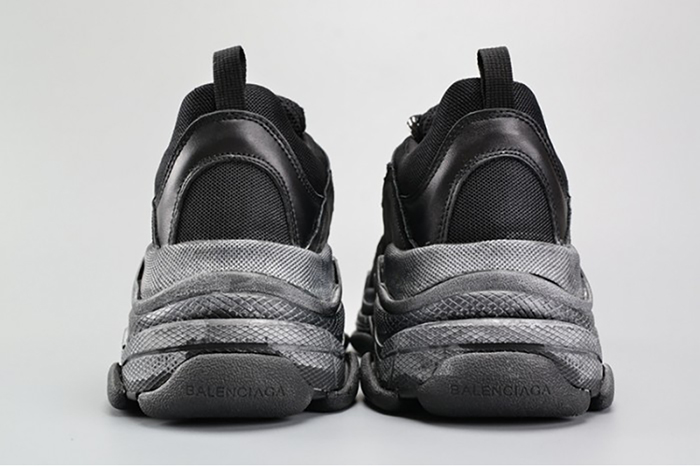 BALENCIAGA BLACK TRIPLE S TRAINER W06G01001