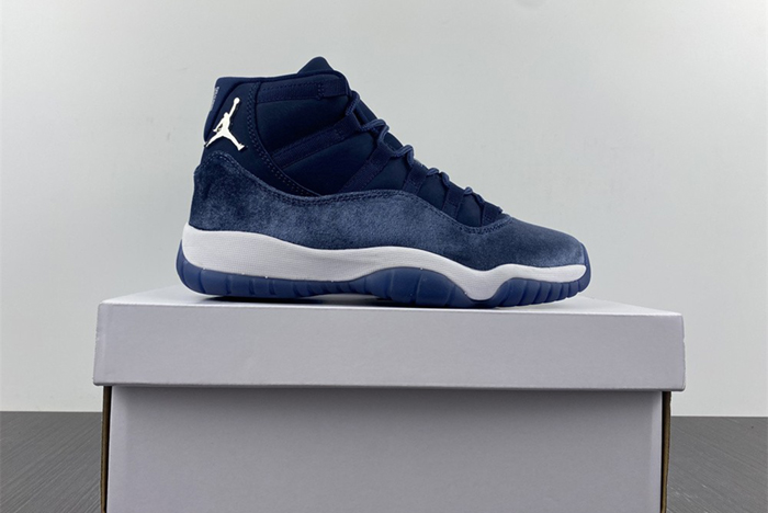 Jordan 11 Retro Midnight Navy AR0715-441