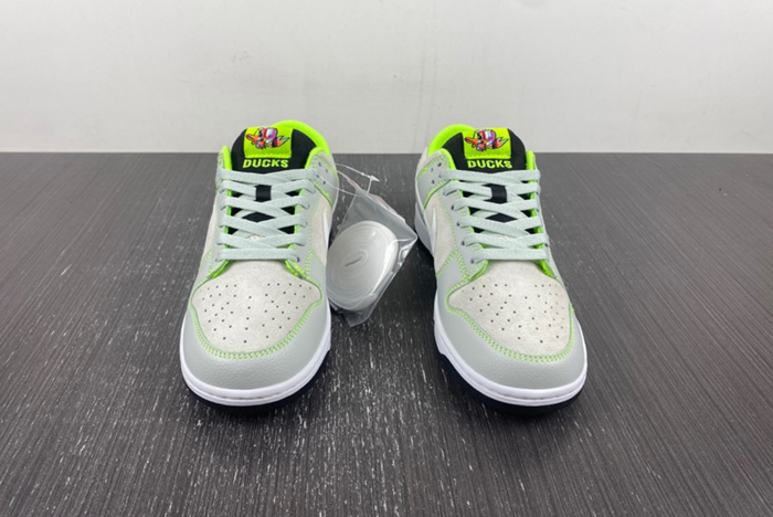Nike Dunk Low University of Oregon PE (2023)  FQ7260-001