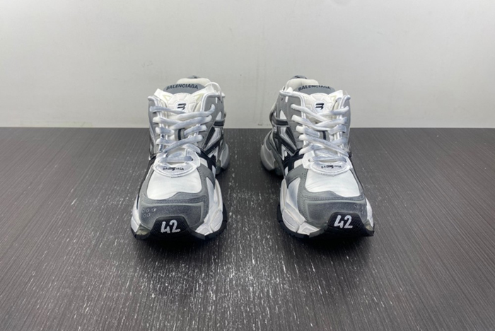 Balenciaga 7.5 677403-W3RB5-9012