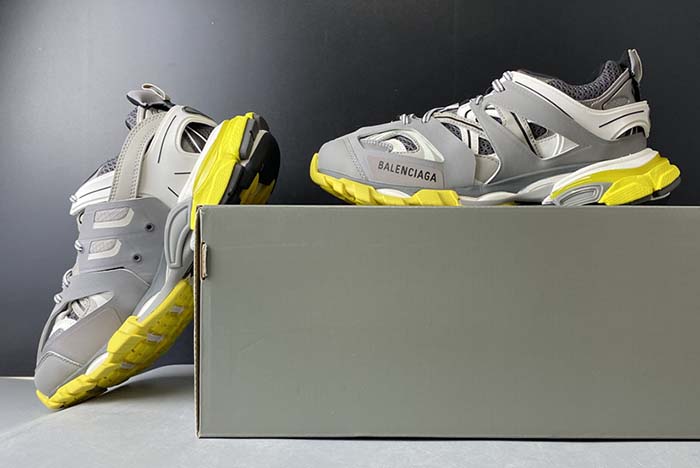 Balenciaga Track 3.0 542023-W1GB7-2018