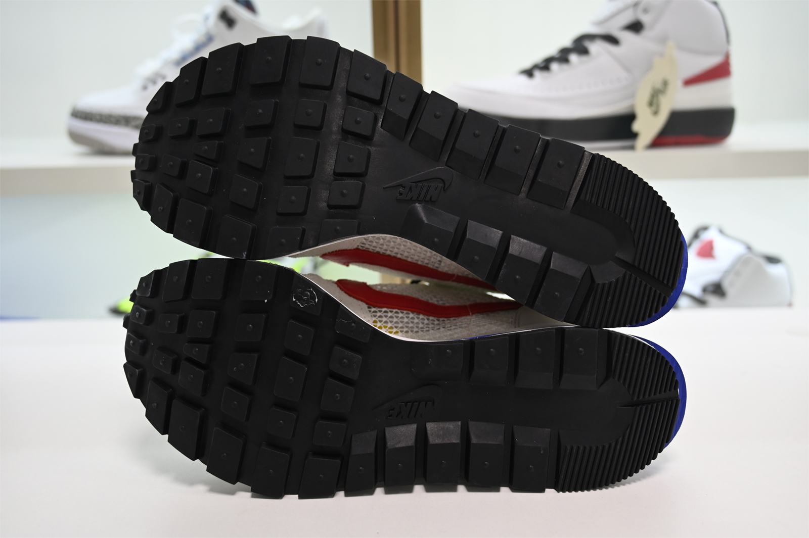 Sacai x Nike white red CV1363-100