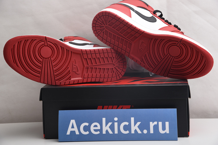 Air Jordan 1 Retro High OG Chicago Red 555088-101