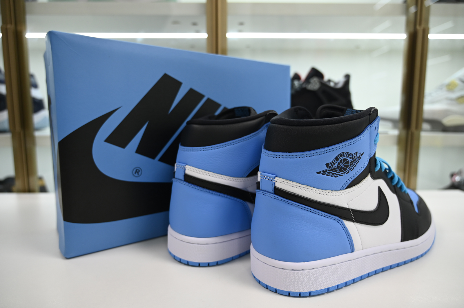 Air Jordan 1 High OG University Blue DZ5485-400
