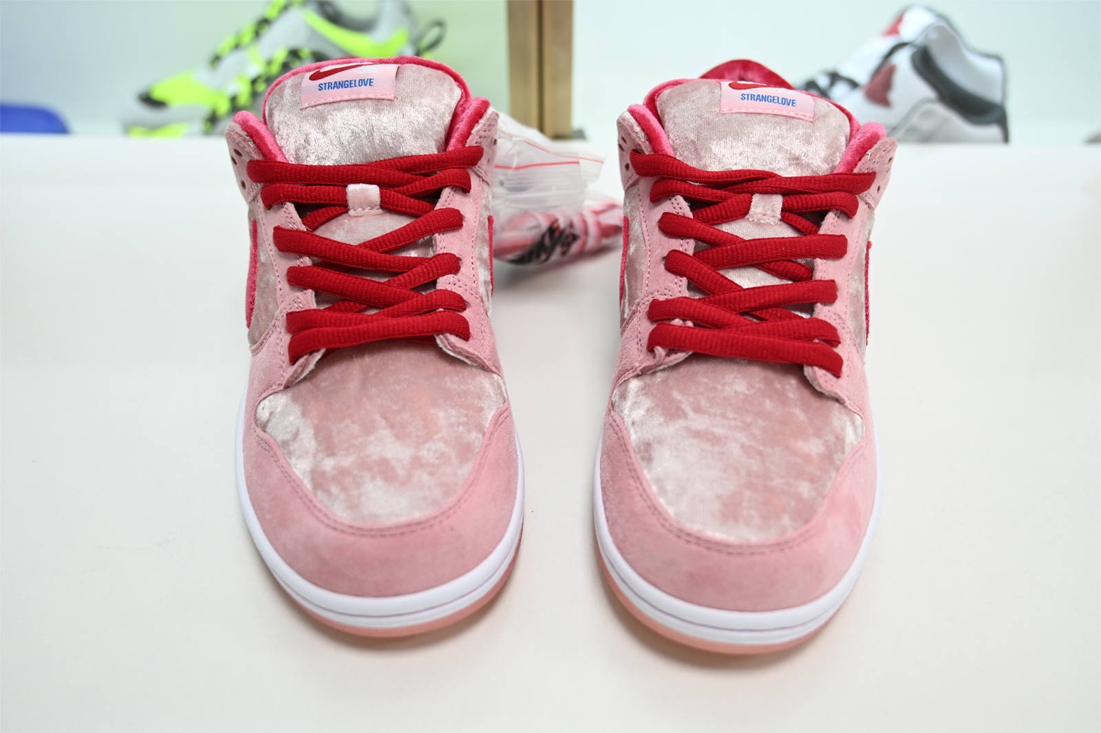 Nike SB Dunk Low x StrangeLove  Valentine