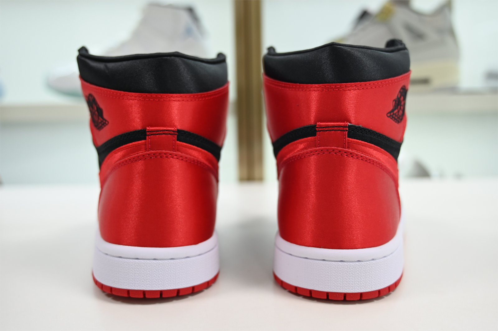 Air Jordan 1 High OG WMNS Satin Bred FD4810-061