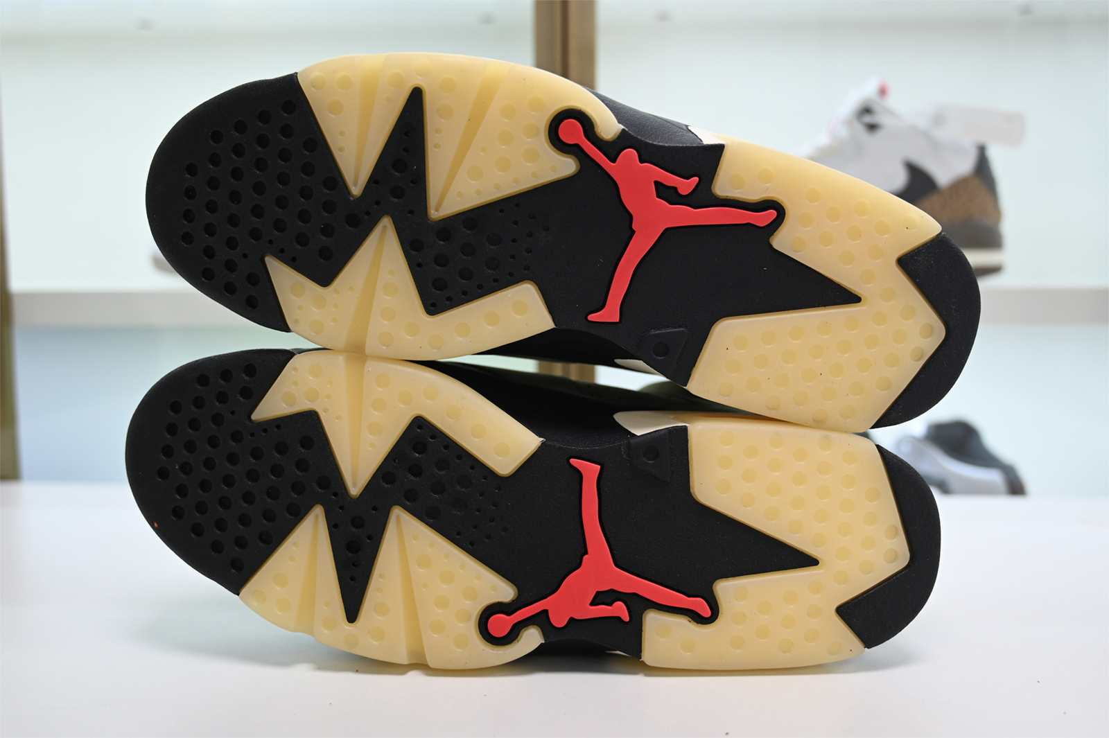 TRAVIS SCOTT AIR JORDAN 6 MEDIUM OLIVE - CN1084-200