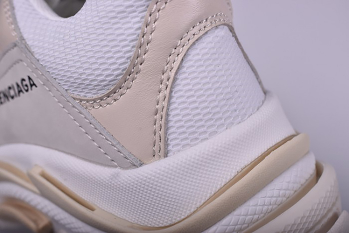 BA17FW TRIPLE S 490671-W06F1-9000