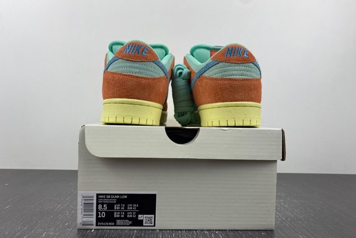 Nike SB Dunk Low Orange Emerald Rise DV5429-800