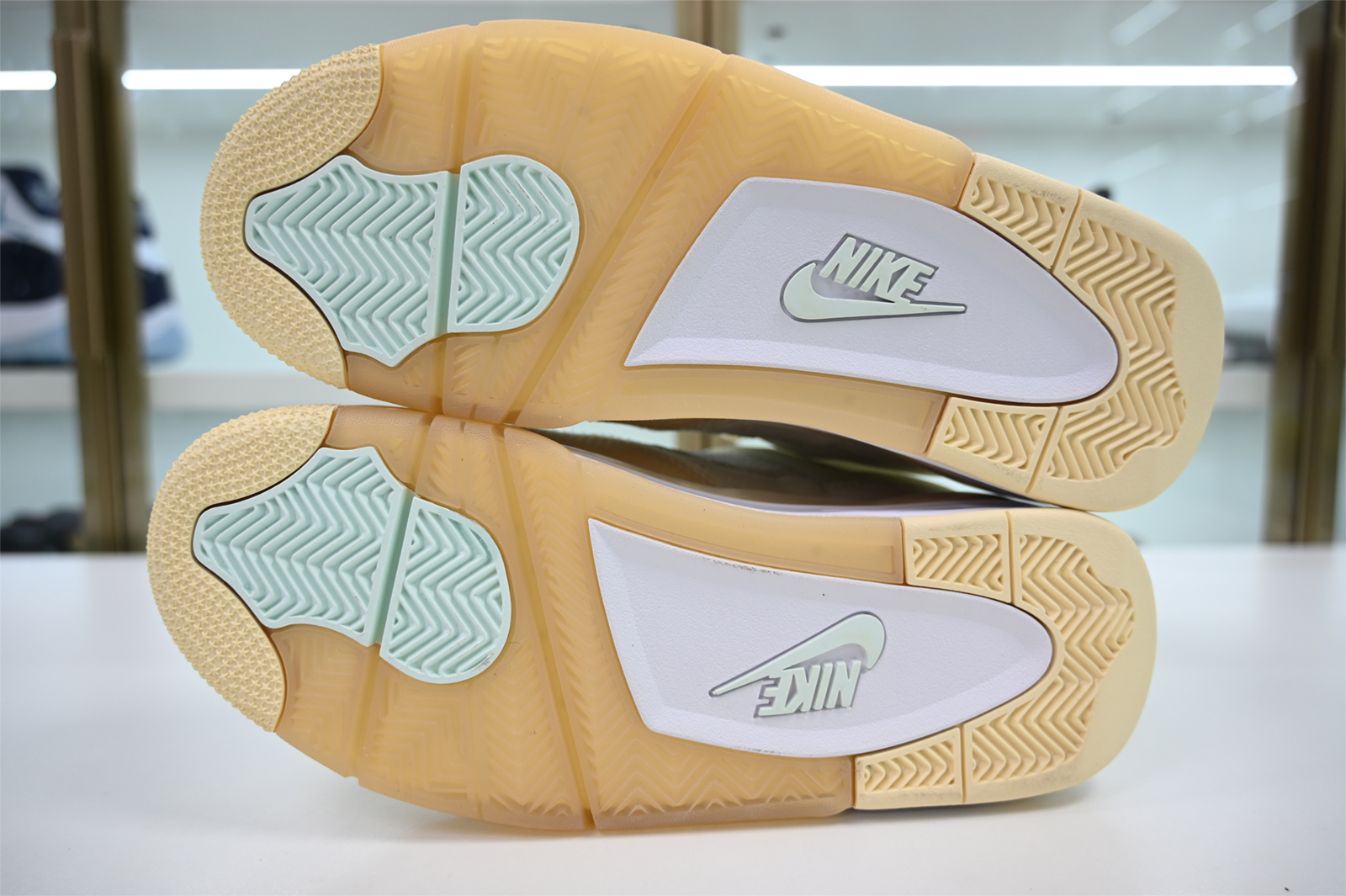 AIR JORDAN 4 RETRO x Off-White CV9388-100