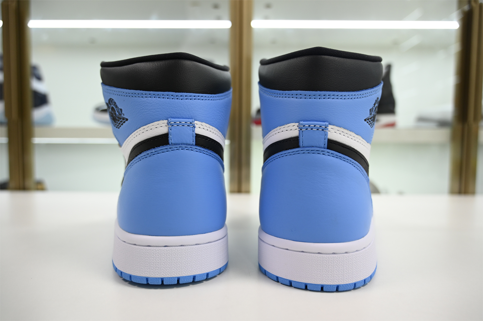 Air Jordan 1 High OG University Blue DZ5485-400