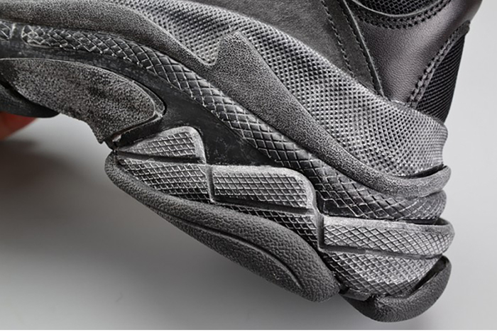 BALENCIAGA BLACK TRIPLE S TRAINER W06G01001