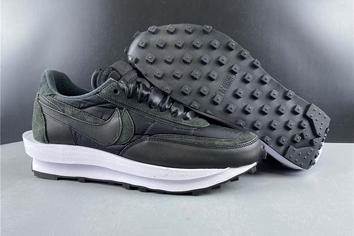 NIKE LDWAFFLE/SACAI BLACK MULTI-BV0073-002