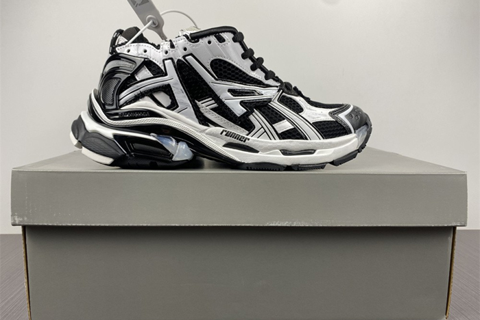 BALENCIAGA -Runner DARK GREY 677403 W3R82 9010