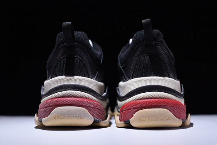 BALENCIAGA TRIPLE S W06E1-1000