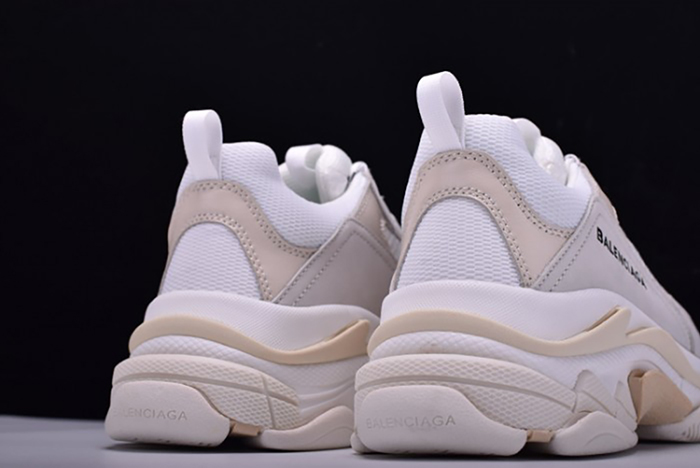 BA17FW TRIPLE S 490671-W06F1-9000