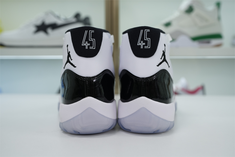 Air Jordan 11 Retro Concord