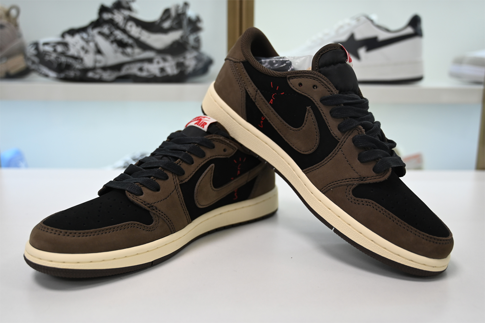 TRAVIS SCOTT AIR JORDAN 1 LOW DARK MOCHA CQ4277-001