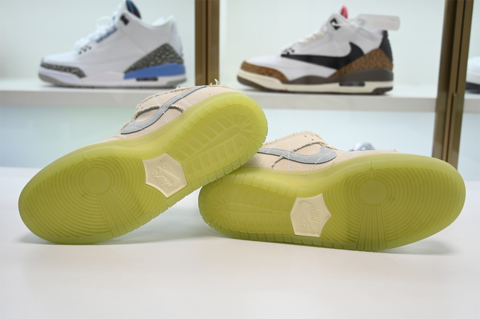 Nike SB Dunk Low Mummy DM0774-111