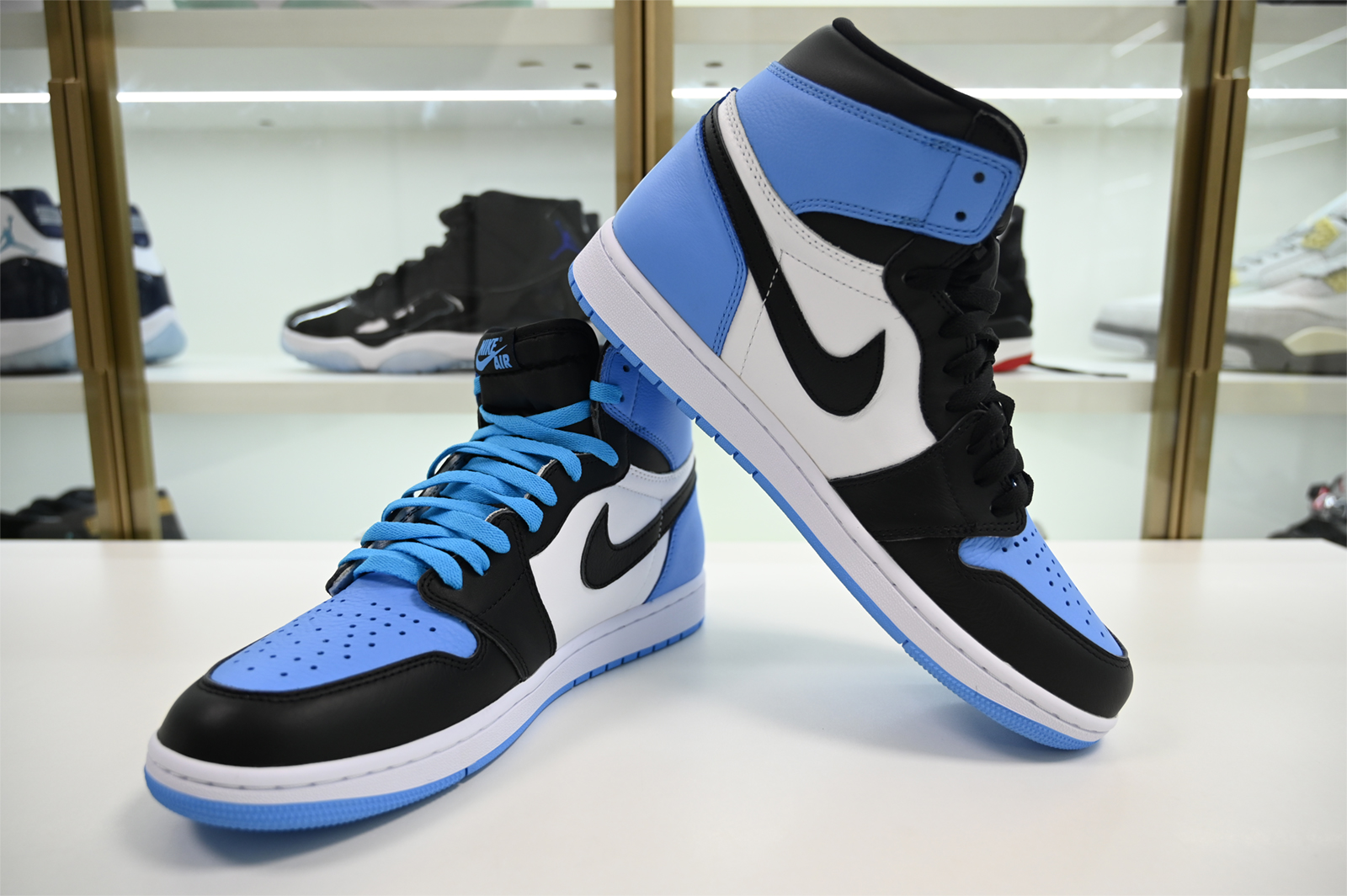 Air Jordan 1 High OG University Blue DZ5485-400