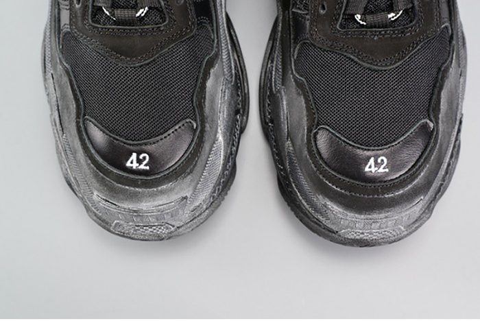 BALENCIAGA BLACK TRIPLE S TRAINER W06G01001