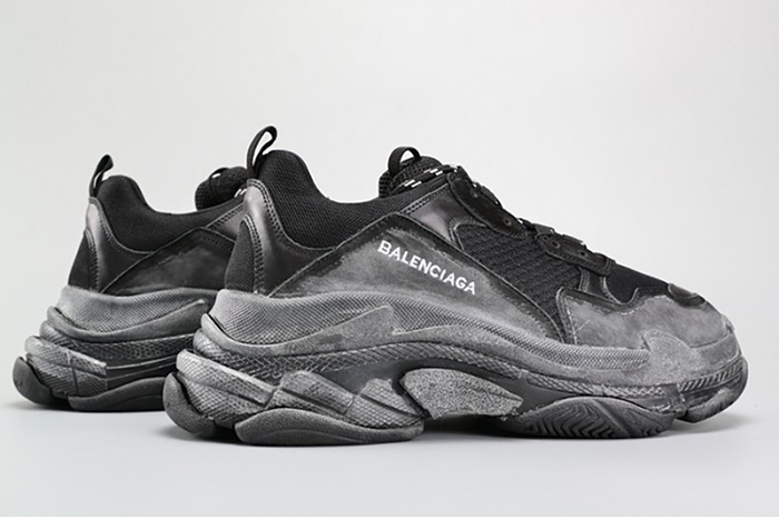 BALENCIAGA BLACK TRIPLE S TRAINER W06G01001