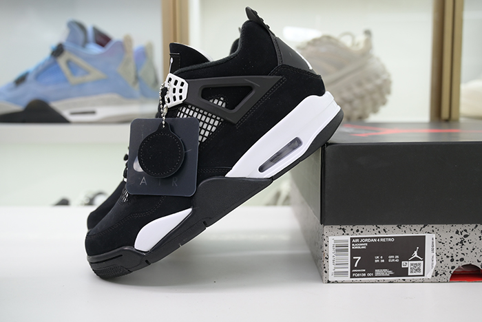 AIR JORDAN 4 RETRO