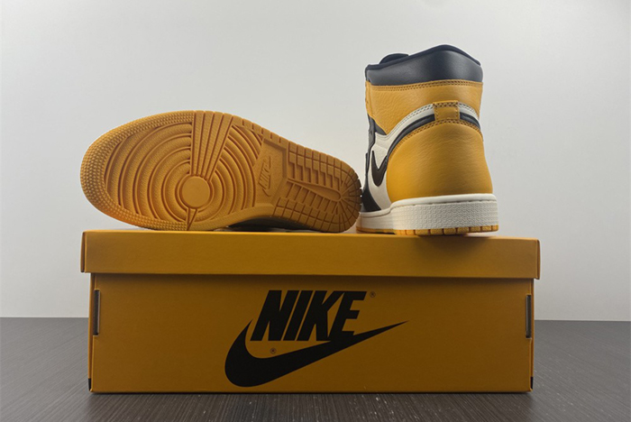 Air Jordan 1 High OG “Yellow Toe” 555088-711