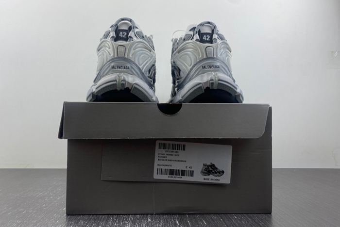 Balenciaga 7.5 677403-W3RB5-9012