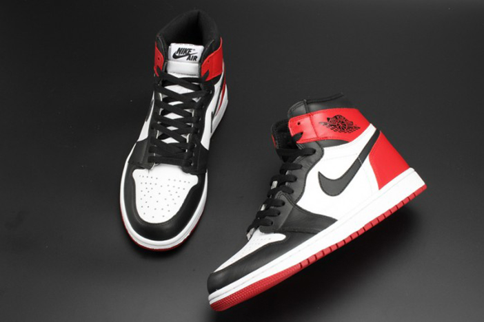 AIR JORDAN 1 High OG "Black Toe" white/ black-varsity red mens 555088-125