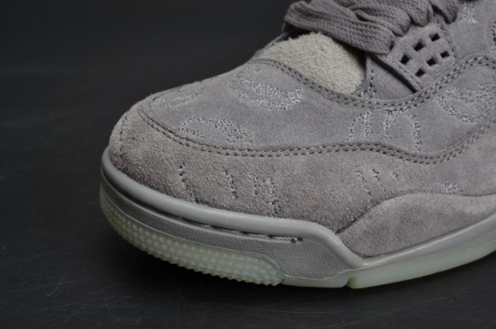 KAWS x Air Jordan 4