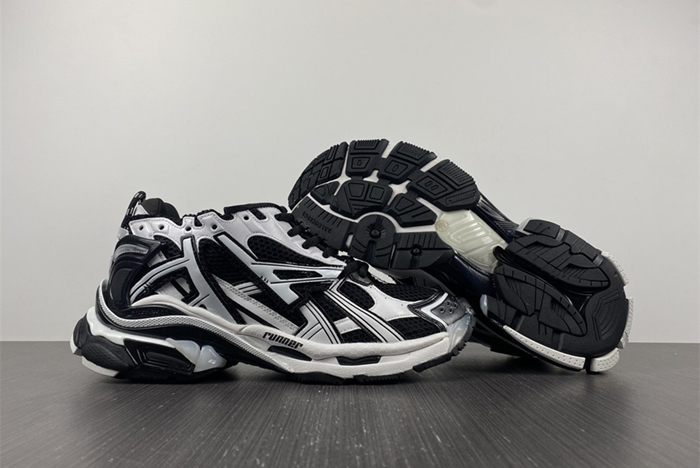 BALENCIAGA -Runner 7.0 WHITE/BLACK  677403 W3RB2 9010