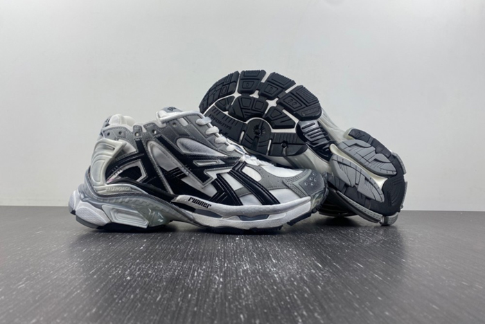 Balenciaga 7.5 677403-W3RB5-9012