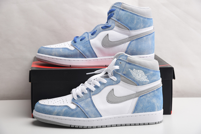 Air Jordan 1“ Hyper Royal” 555088-402
