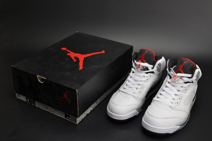 AIR JORDAN 5 RETRO "WHITE CEMENT" mens 136027-104