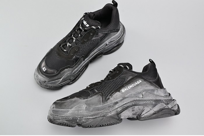 BALENCIAGA BLACK TRIPLE S TRAINER W06G01001