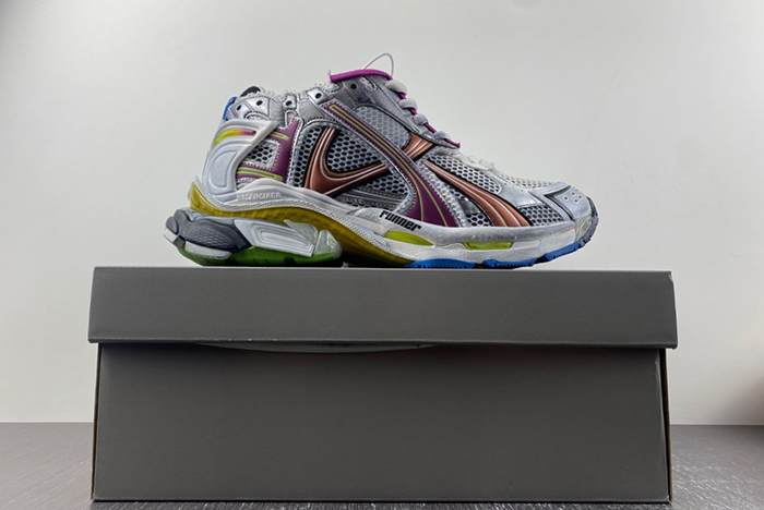 Balenciaga 7.5  772774-W3RBW-9168