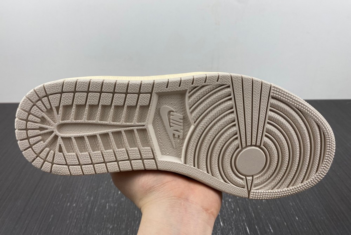 Travis Scott x Air Jordan 1 Low   DM7866-102