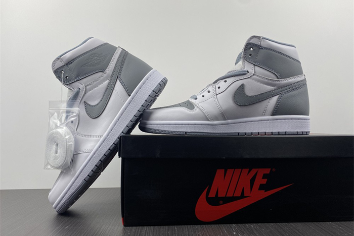 Air Jordan 1 High OG “Stealth” 555088-037