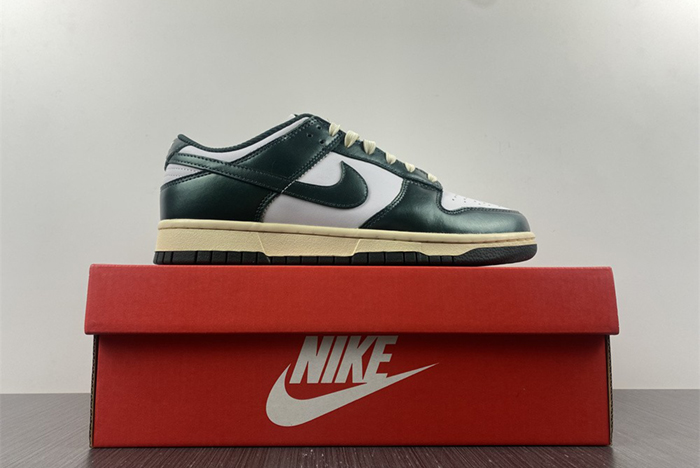 Nike Dunk Low “Vintage Green”   DQ8580-100