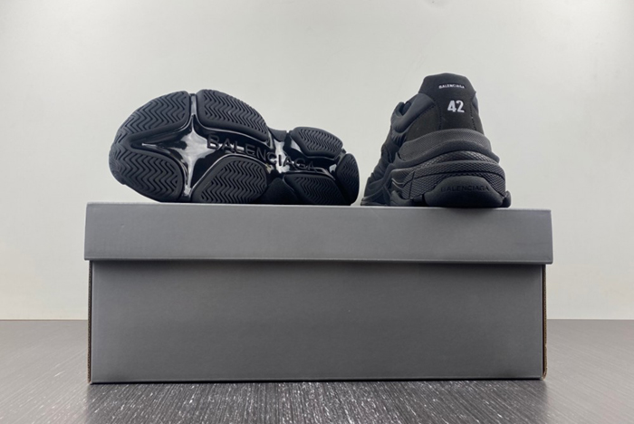 Balenciaga Black Triple S 710157 W3CU1 1000