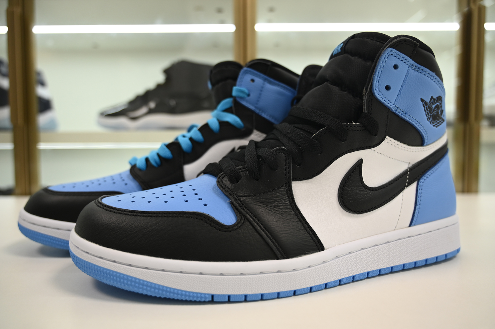 Air Jordan 1 High OG University Blue DZ5485-400