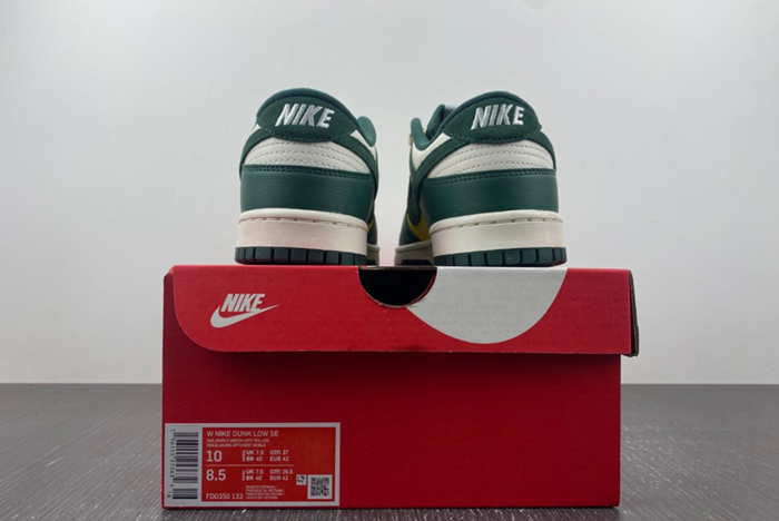 Nike Dunk Low SE Noble Green (W) FD0350-133