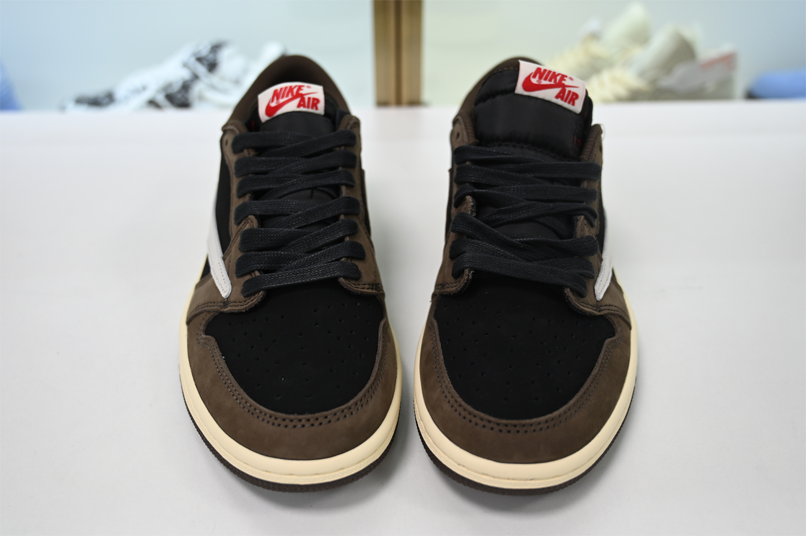 TRAVIS SCOTT AIR JORDAN 1 LOW DARK MOCHA CQ4277-001