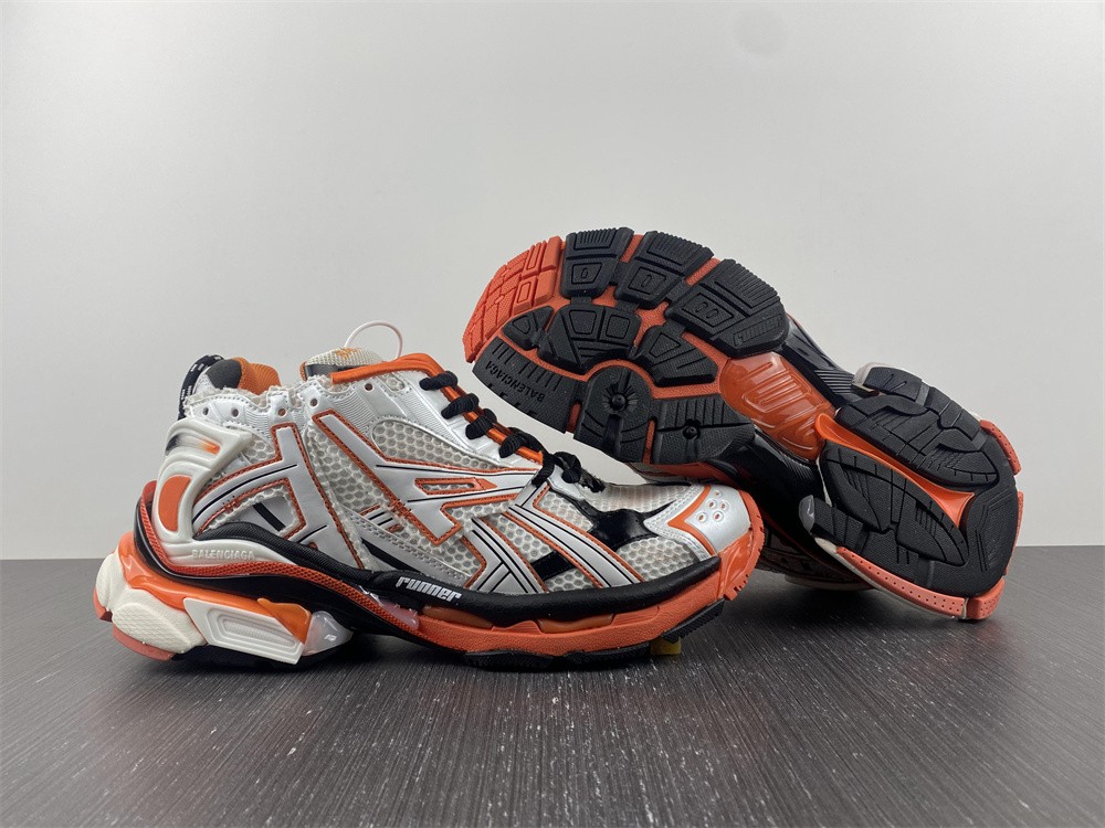 BALENCIAGA -Runner 7.0