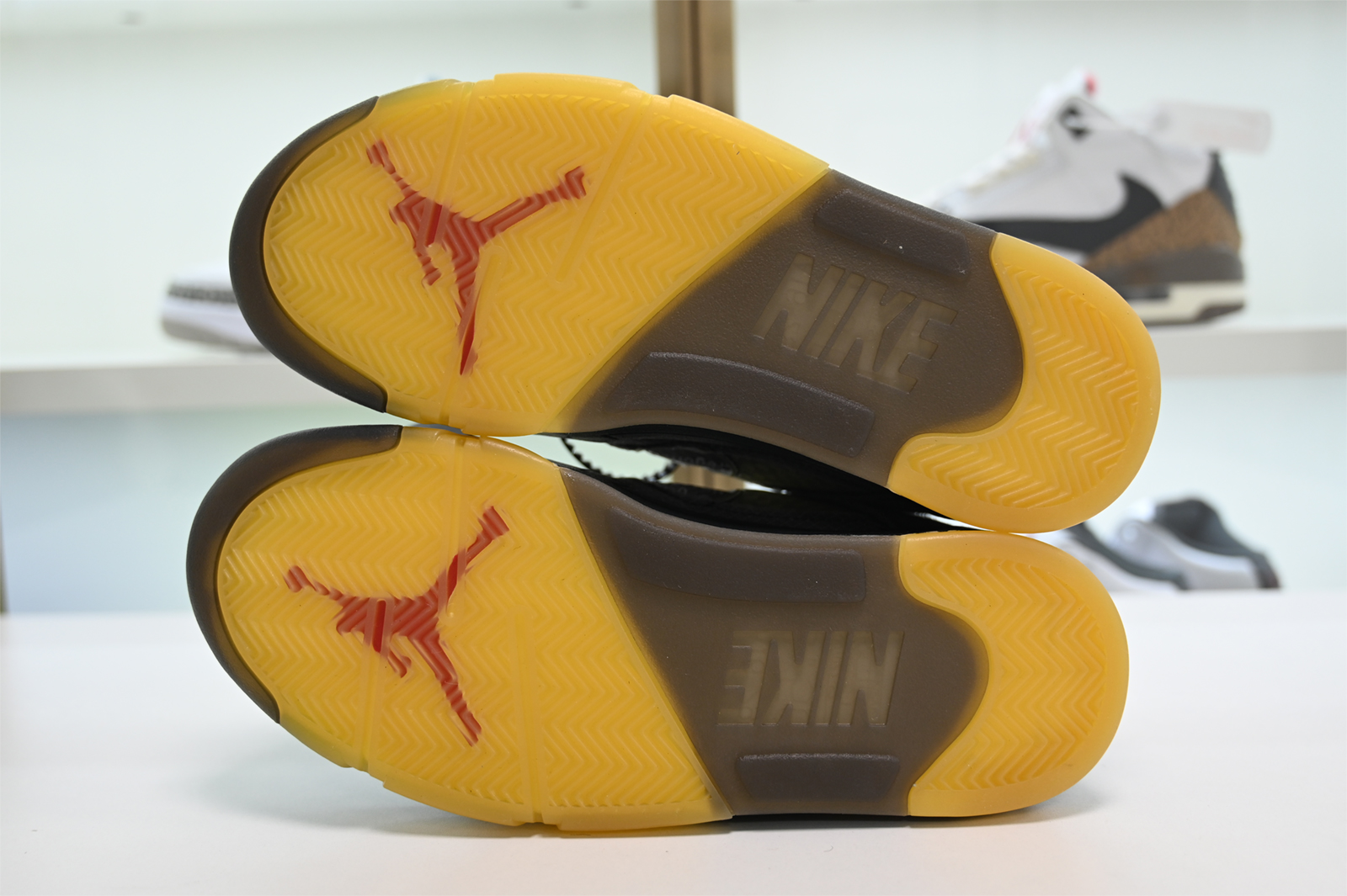 Off-White AIR JORDAN 5 SP BLACK MUSLIN FIRE RED CT8480-001