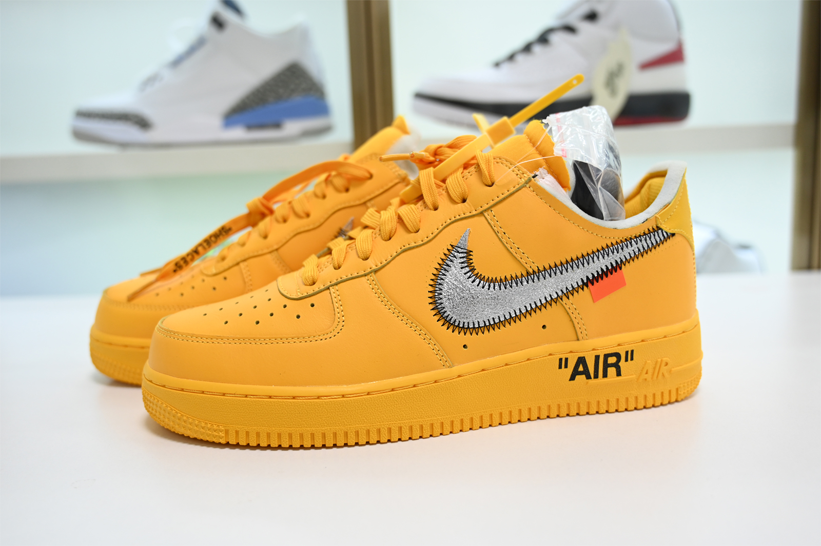 Off-White  x Nike Air Force 1 “University Gold” DD1876-700