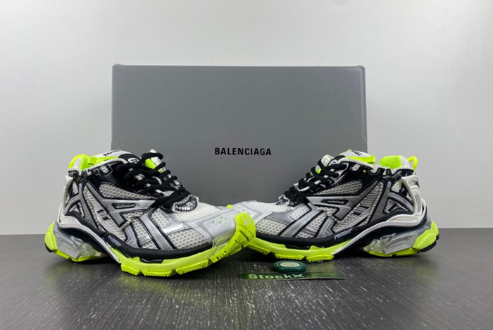 BALENCIAGA -Runner 7.0 Sneaker